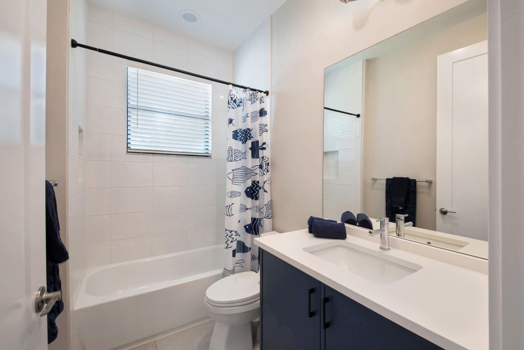 Active With Contract: $2,250,000 (5 beds, 7 baths, 4605 Square Feet)