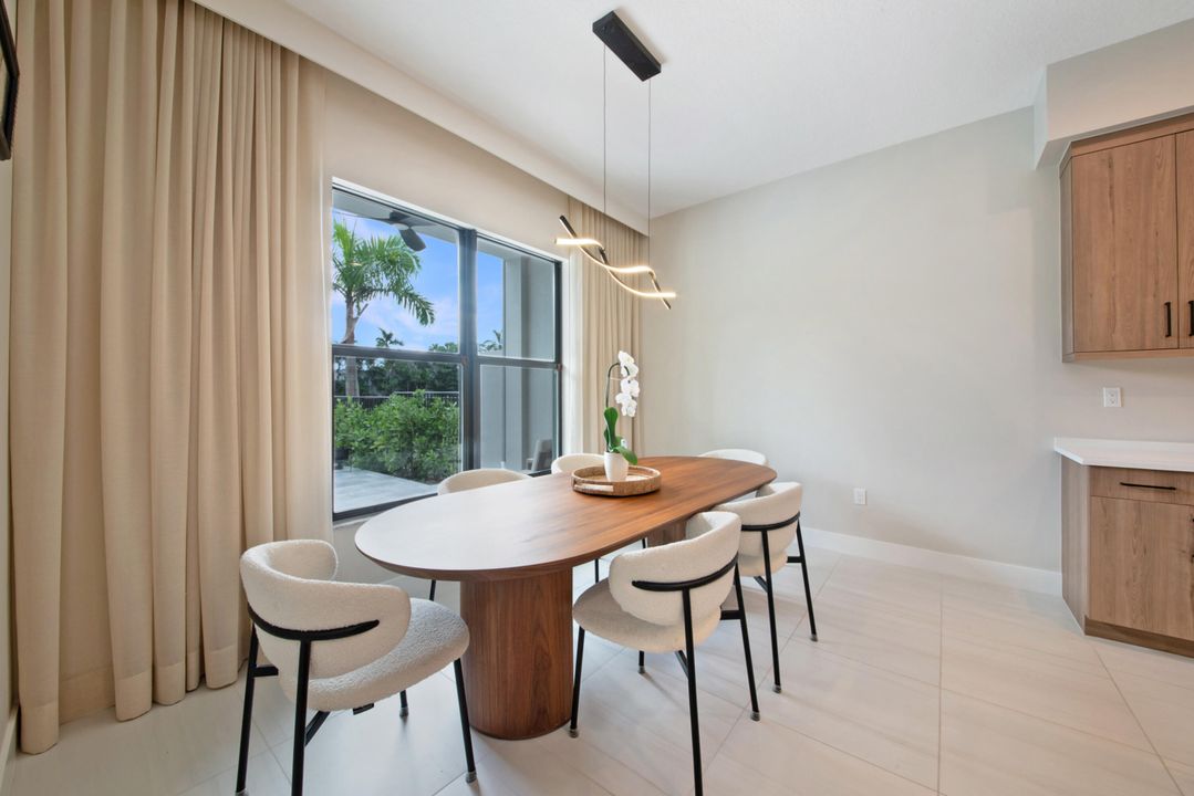 Active With Contract: $2,250,000 (5 beds, 7 baths, 4605 Square Feet)