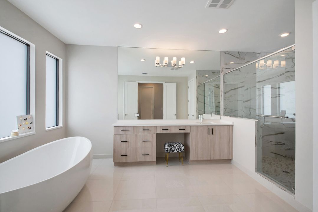 Active With Contract: $2,250,000 (5 beds, 7 baths, 4605 Square Feet)