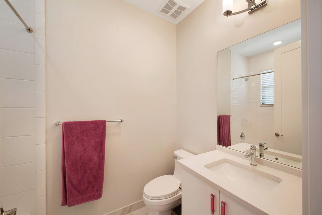 Active With Contract: $2,250,000 (5 beds, 7 baths, 4605 Square Feet)