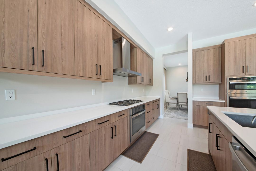 Active With Contract: $2,250,000 (5 beds, 7 baths, 4605 Square Feet)