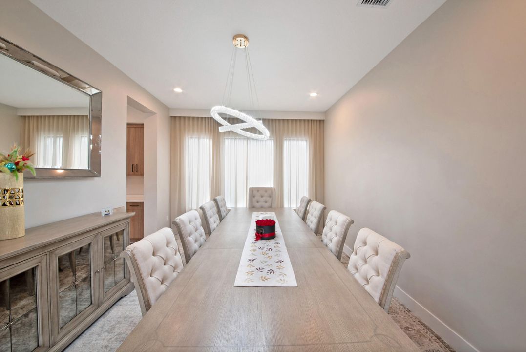 Active With Contract: $2,250,000 (5 beds, 7 baths, 4605 Square Feet)