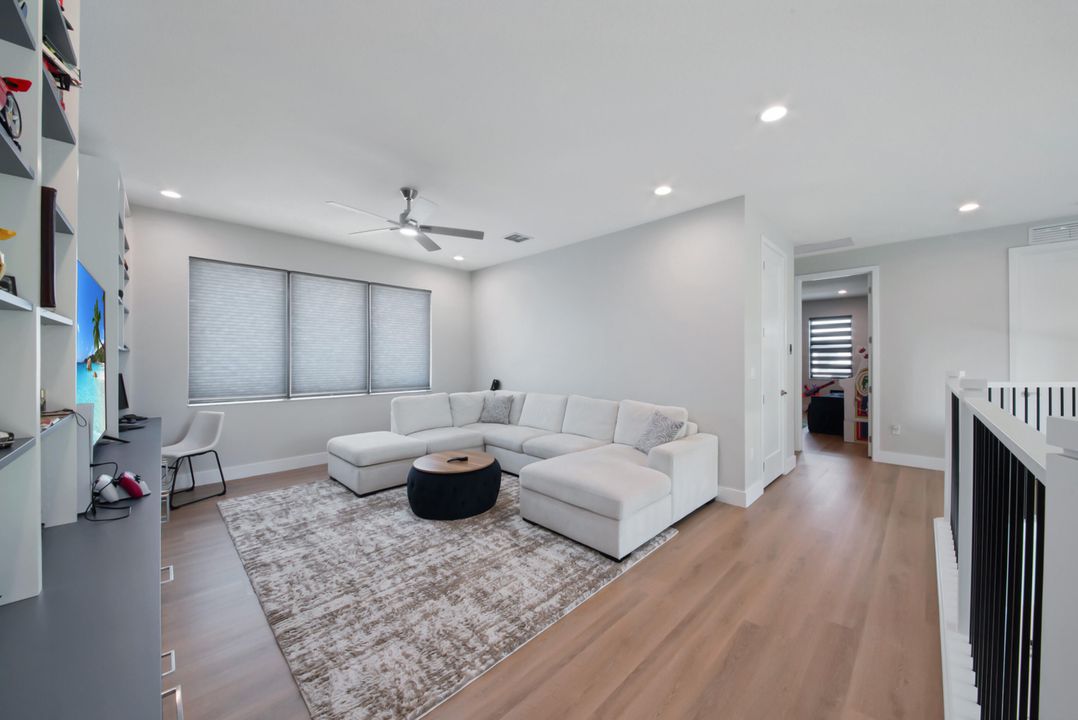 Active With Contract: $2,250,000 (5 beds, 7 baths, 4605 Square Feet)