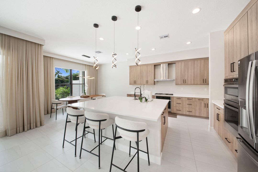 Active With Contract: $2,250,000 (5 beds, 7 baths, 4605 Square Feet)