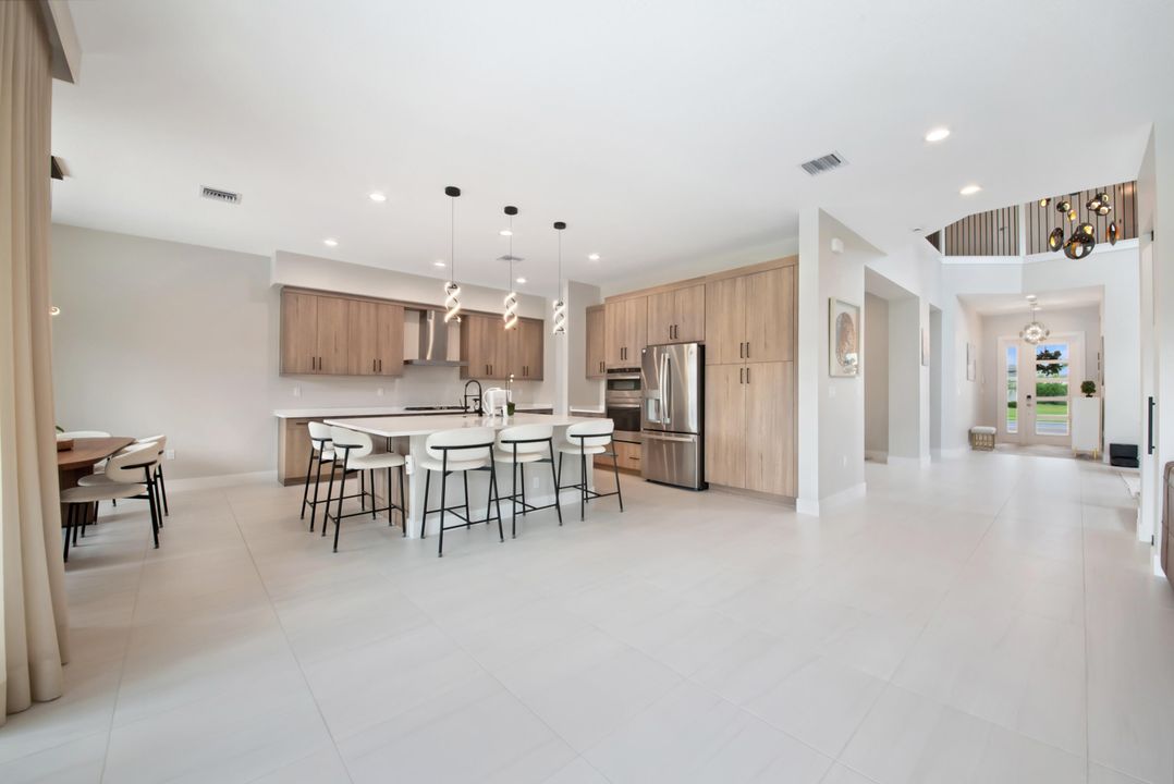 Active With Contract: $2,250,000 (5 beds, 7 baths, 4605 Square Feet)