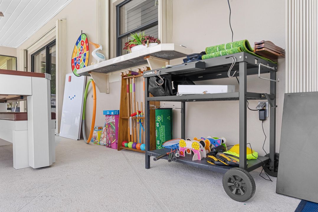 出租: $11,000 (3 贝兹, 2 浴室, 2000 平方英尺)