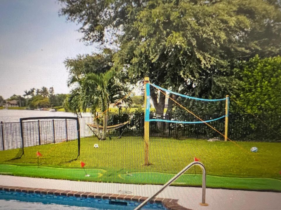 出租: $11,000 (3 贝兹, 2 浴室, 2000 平方英尺)