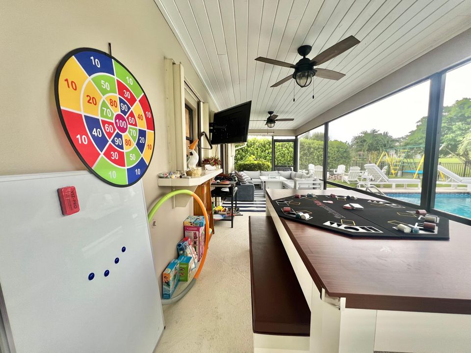 出租: $11,000 (3 贝兹, 2 浴室, 2000 平方英尺)