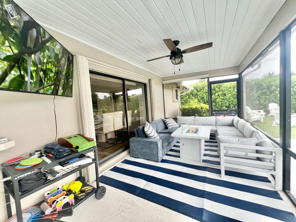 出租: $11,000 (3 贝兹, 2 浴室, 2000 平方英尺)