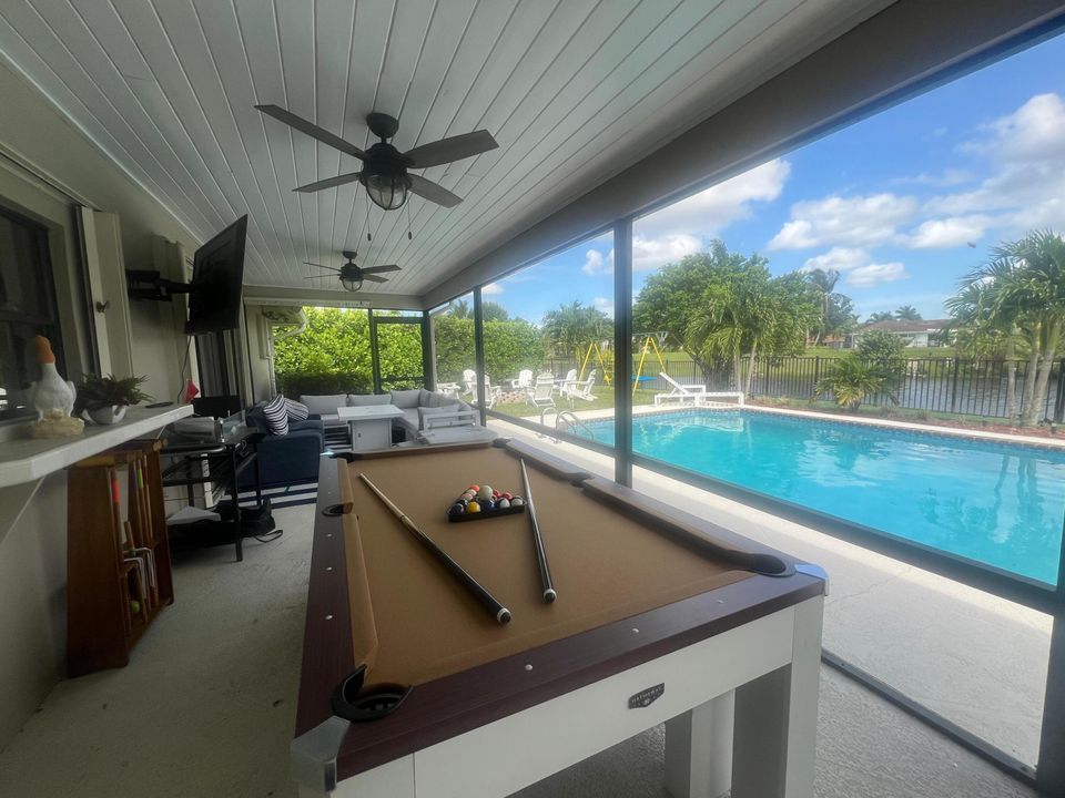 出租: $11,000 (3 贝兹, 2 浴室, 2000 平方英尺)