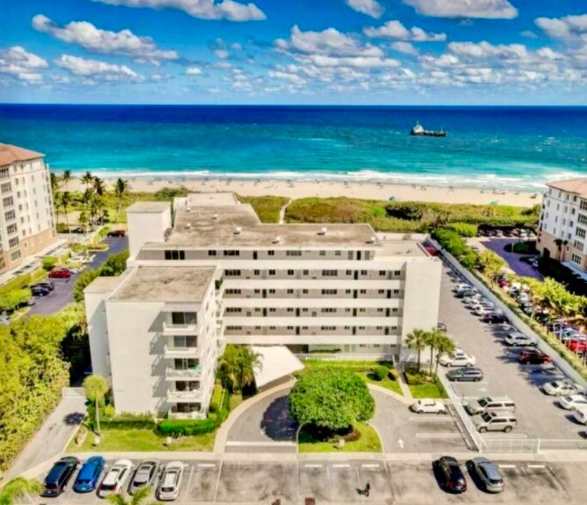 Active With Contract: $380,000 (1 beds, 1 baths, 774 Square Feet)