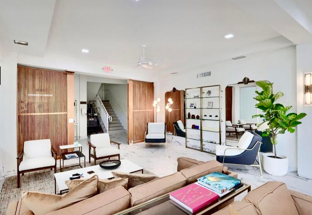 Active With Contract: $380,000 (1 beds, 1 baths, 774 Square Feet)