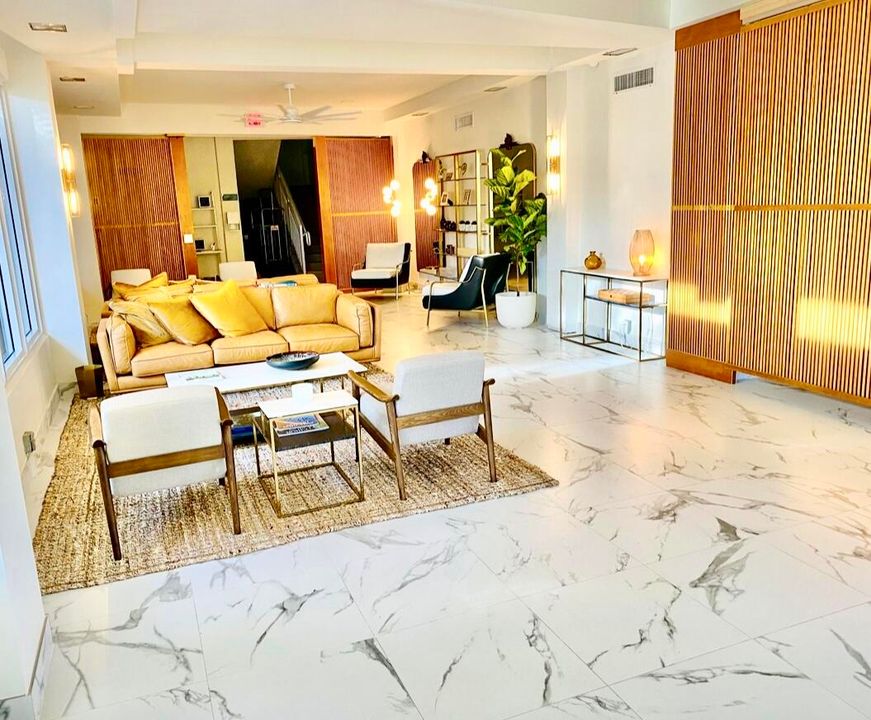 Active With Contract: $380,000 (1 beds, 1 baths, 774 Square Feet)