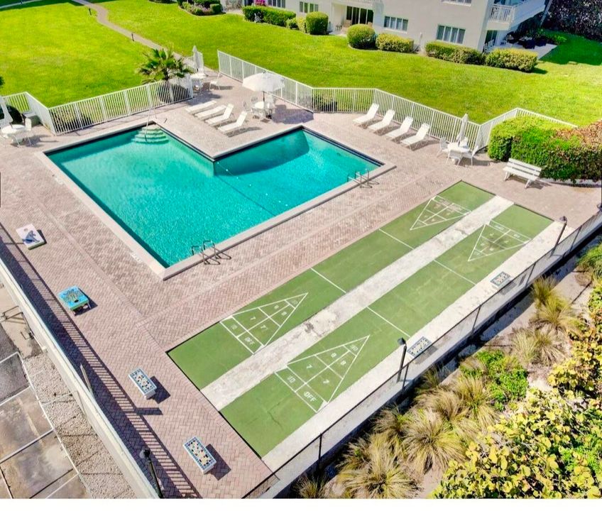 Active With Contract: $380,000 (1 beds, 1 baths, 774 Square Feet)