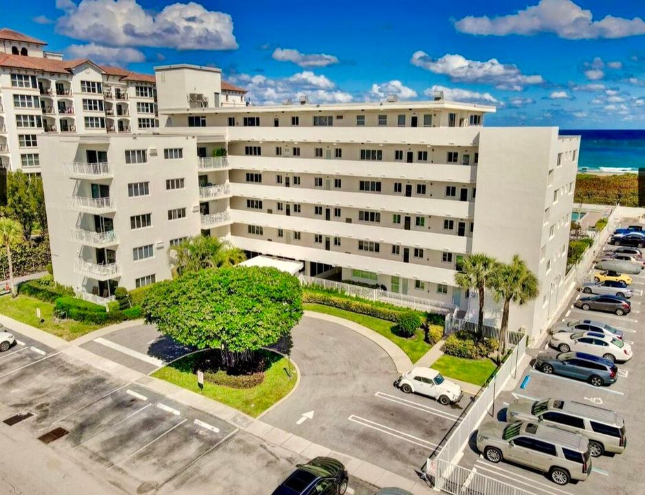 Active With Contract: $380,000 (1 beds, 1 baths, 774 Square Feet)