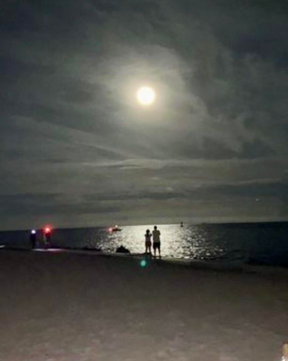 Active With Contract: $380,000 (1 beds, 1 baths, 774 Square Feet)