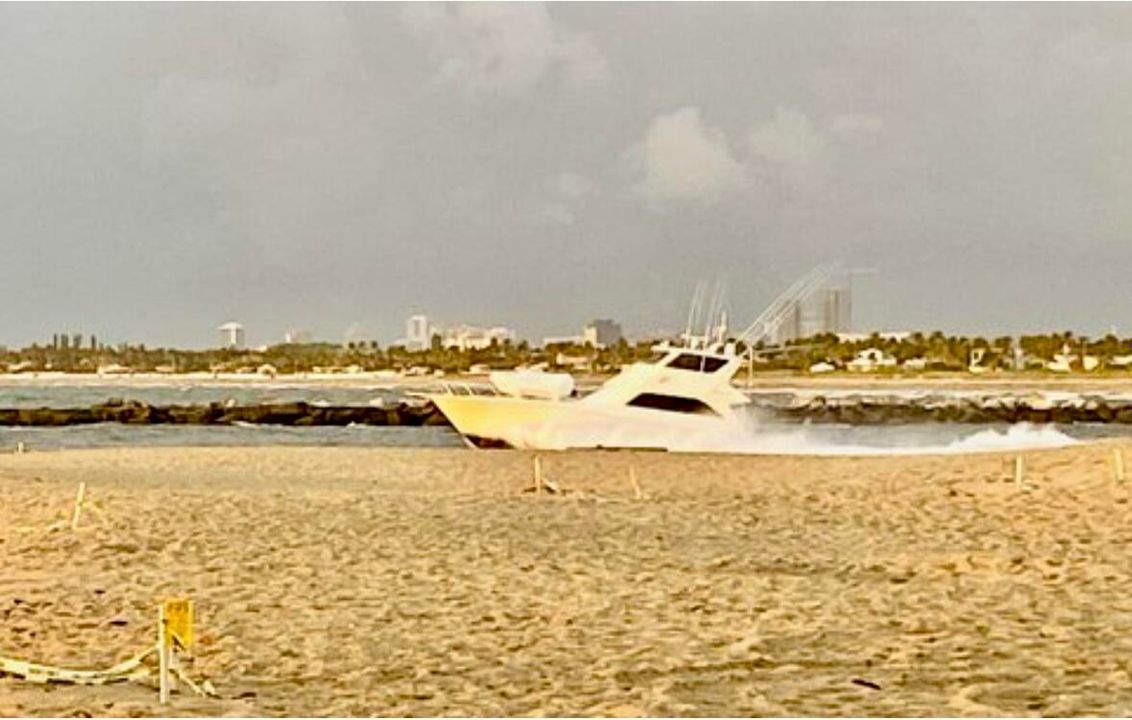 Active With Contract: $380,000 (1 beds, 1 baths, 774 Square Feet)