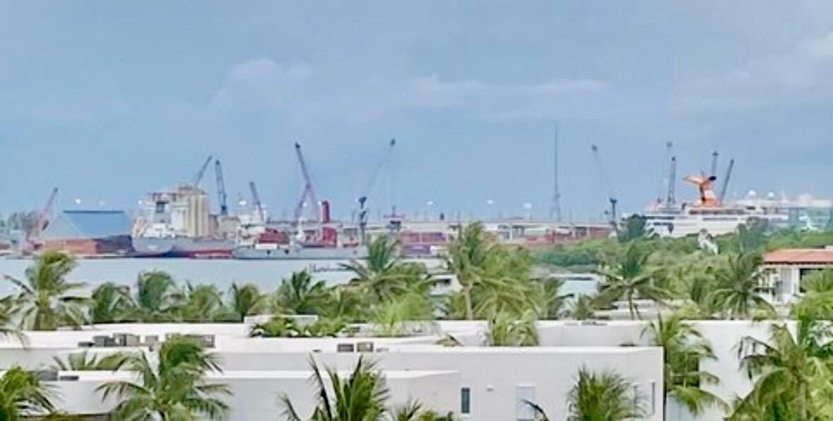 Active With Contract: $380,000 (1 beds, 1 baths, 774 Square Feet)