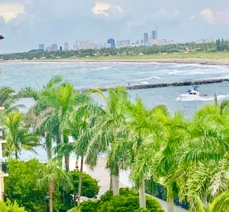 Active With Contract: $380,000 (1 beds, 1 baths, 774 Square Feet)