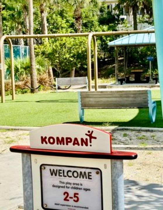 Active With Contract: $380,000 (1 beds, 1 baths, 774 Square Feet)