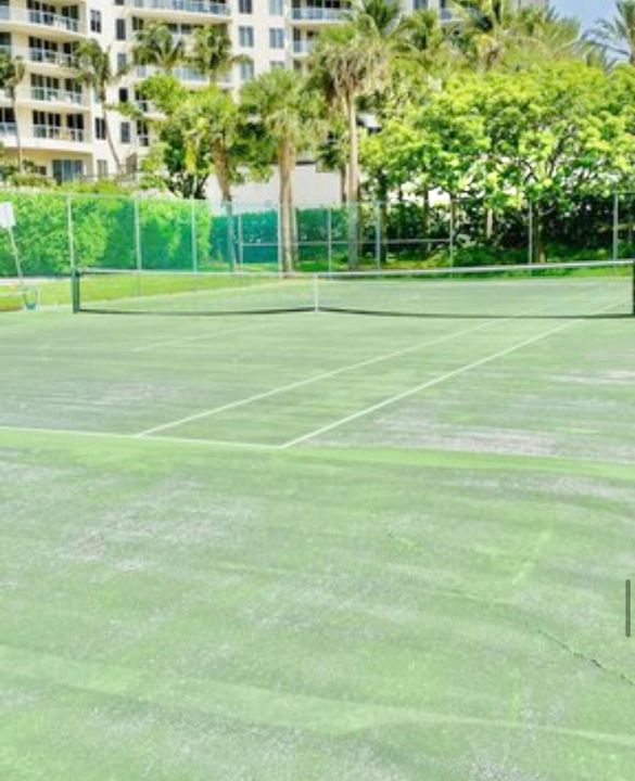 Active With Contract: $380,000 (1 beds, 1 baths, 774 Square Feet)