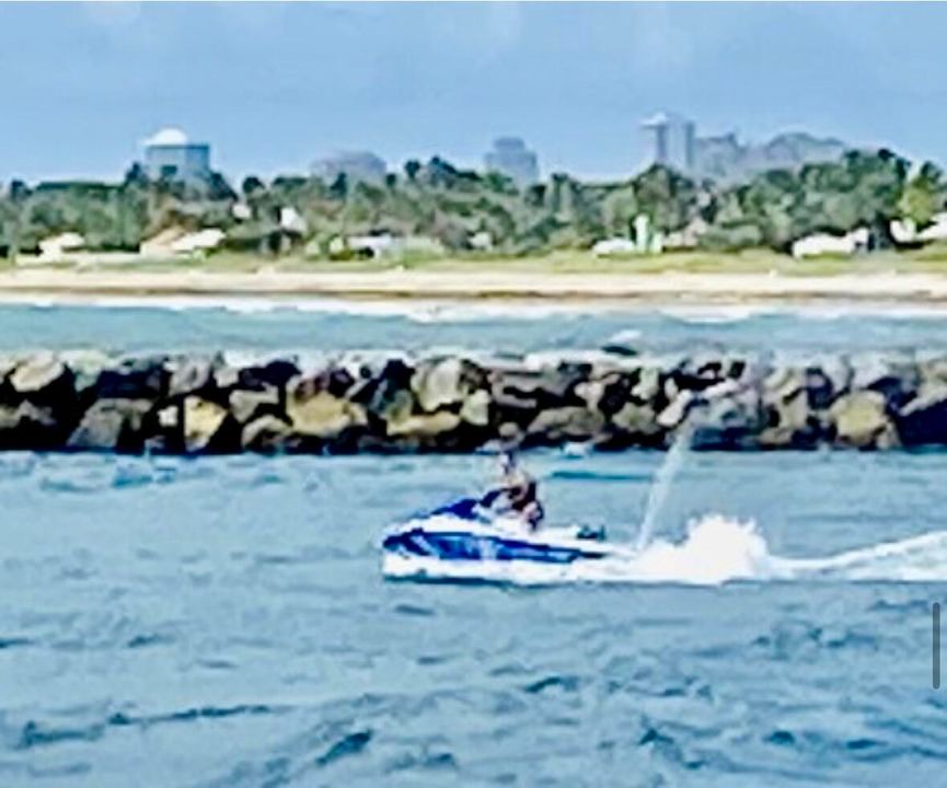 Active With Contract: $380,000 (1 beds, 1 baths, 774 Square Feet)