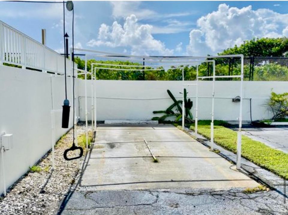 Active With Contract: $380,000 (1 beds, 1 baths, 774 Square Feet)