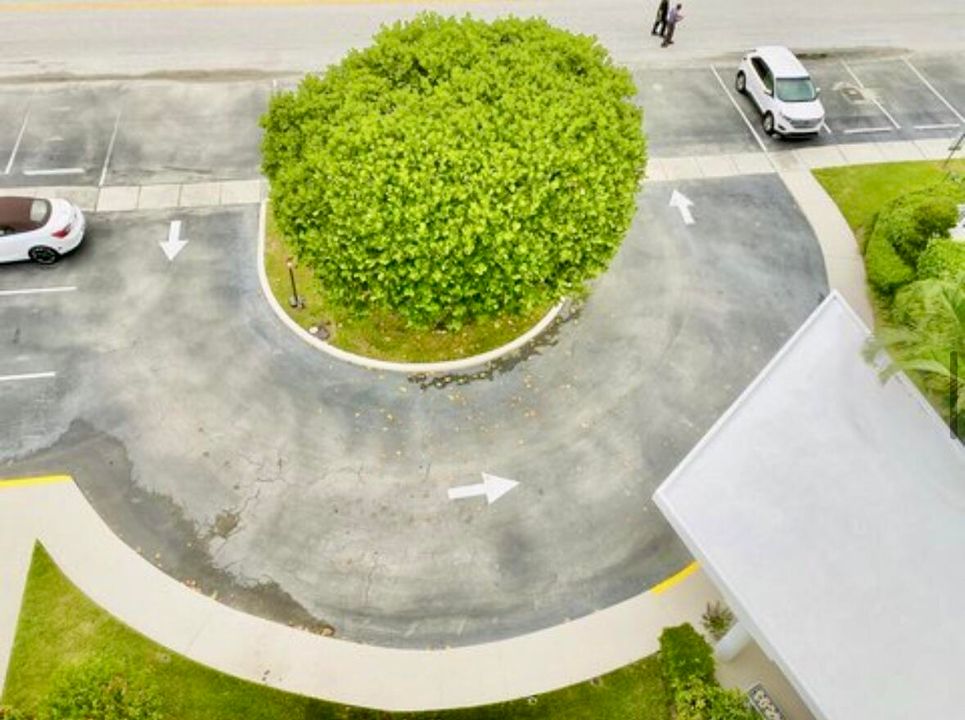 Active With Contract: $380,000 (1 beds, 1 baths, 774 Square Feet)