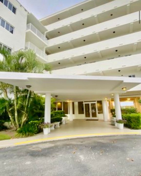 Active With Contract: $380,000 (1 beds, 1 baths, 774 Square Feet)