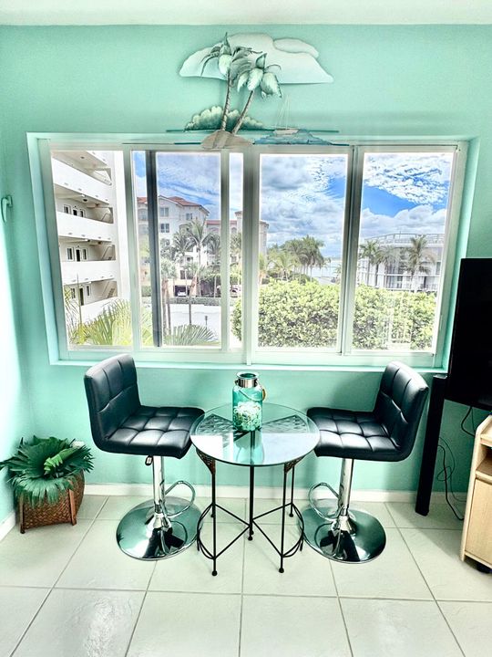 Active With Contract: $380,000 (1 beds, 1 baths, 774 Square Feet)