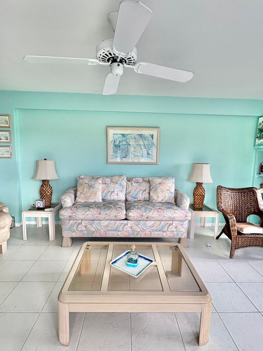 Active With Contract: $380,000 (1 beds, 1 baths, 774 Square Feet)