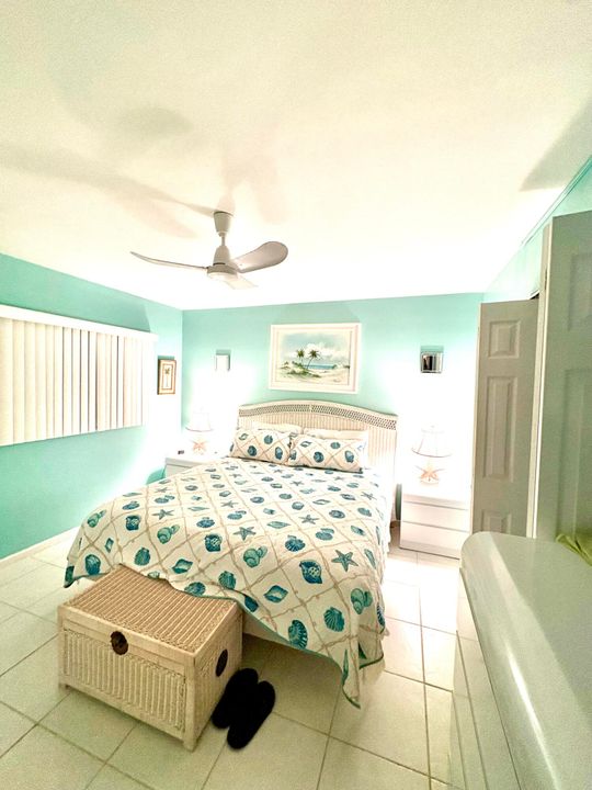 Active With Contract: $380,000 (1 beds, 1 baths, 774 Square Feet)