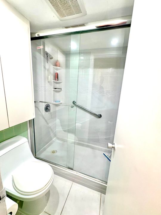 Active With Contract: $380,000 (1 beds, 1 baths, 774 Square Feet)