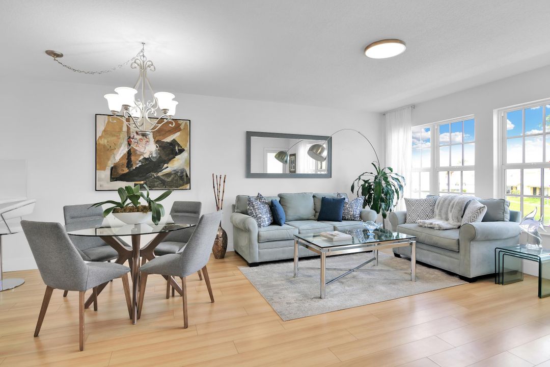 Active With Contract: $310,000 (2 beds, 2 baths, 981 Square Feet)