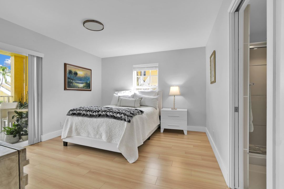 Active With Contract: $310,000 (2 beds, 2 baths, 981 Square Feet)