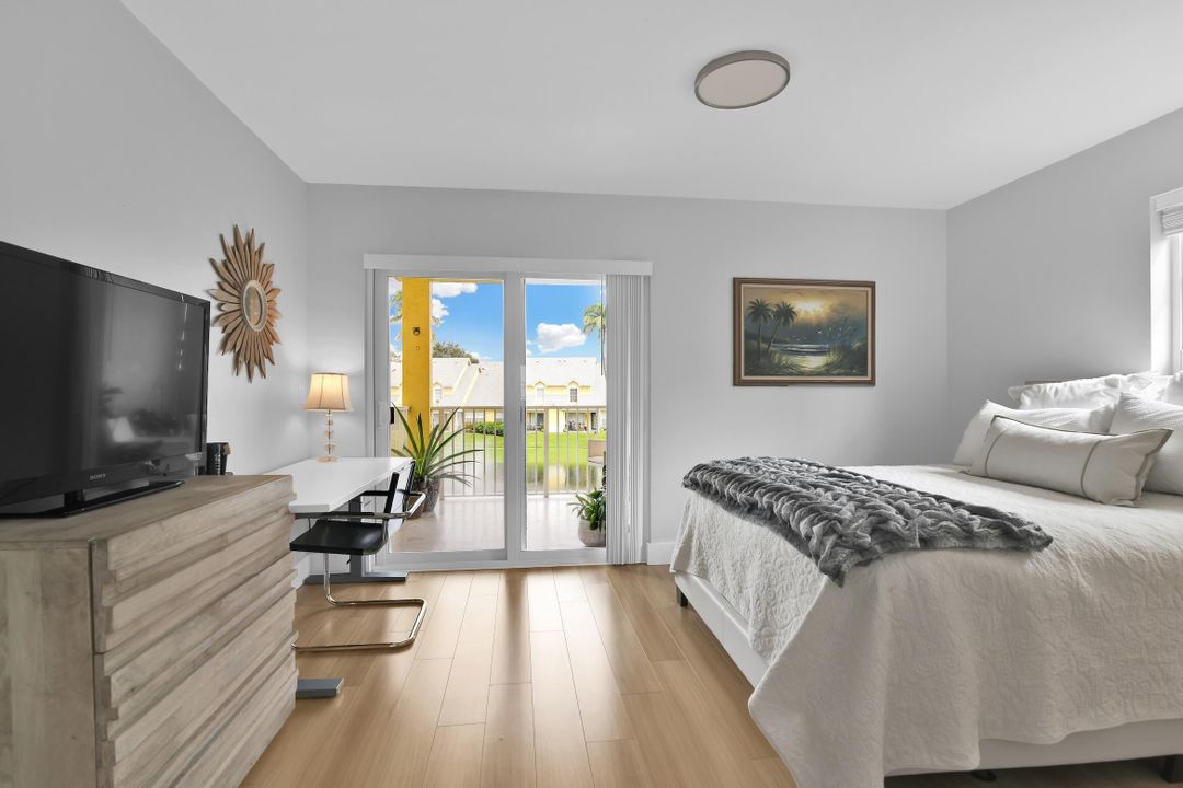 Active With Contract: $310,000 (2 beds, 2 baths, 981 Square Feet)