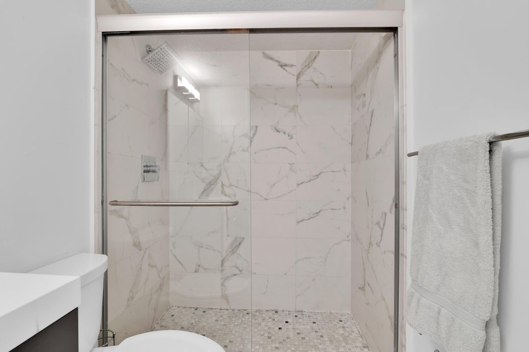 Active With Contract: $310,000 (2 beds, 2 baths, 981 Square Feet)