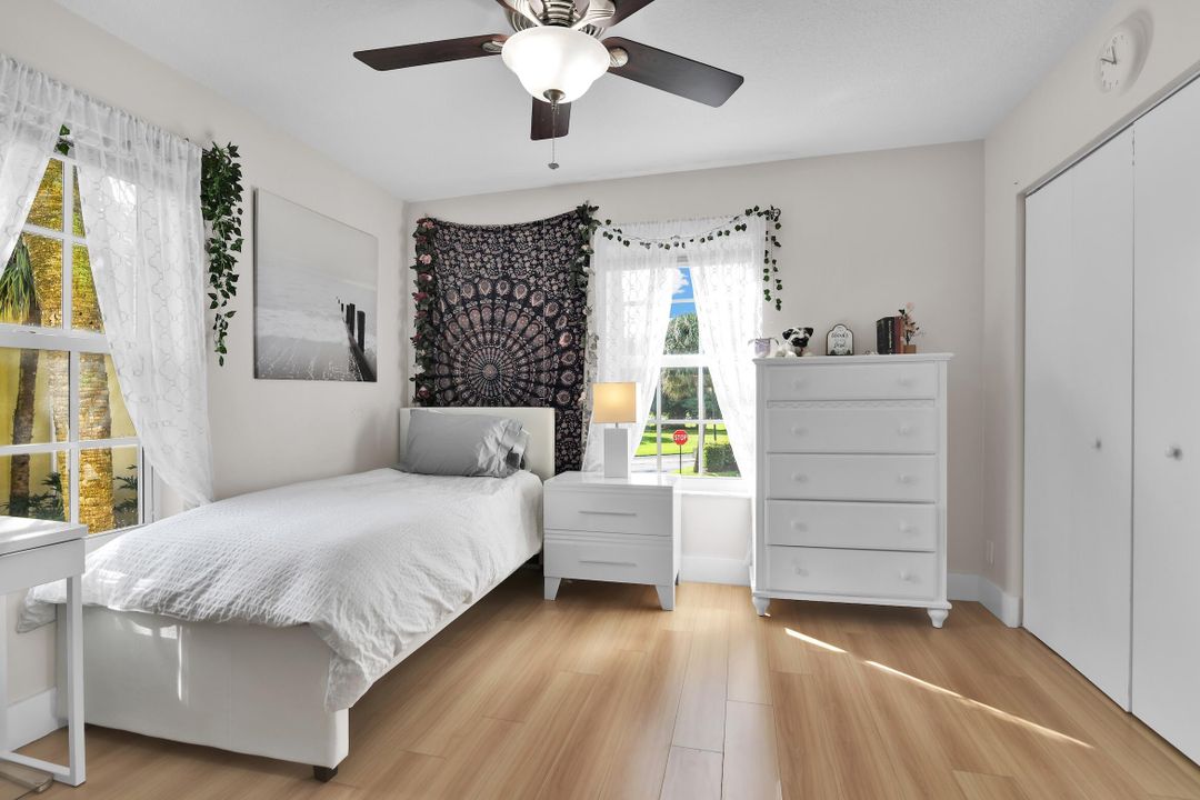 Active With Contract: $310,000 (2 beds, 2 baths, 981 Square Feet)