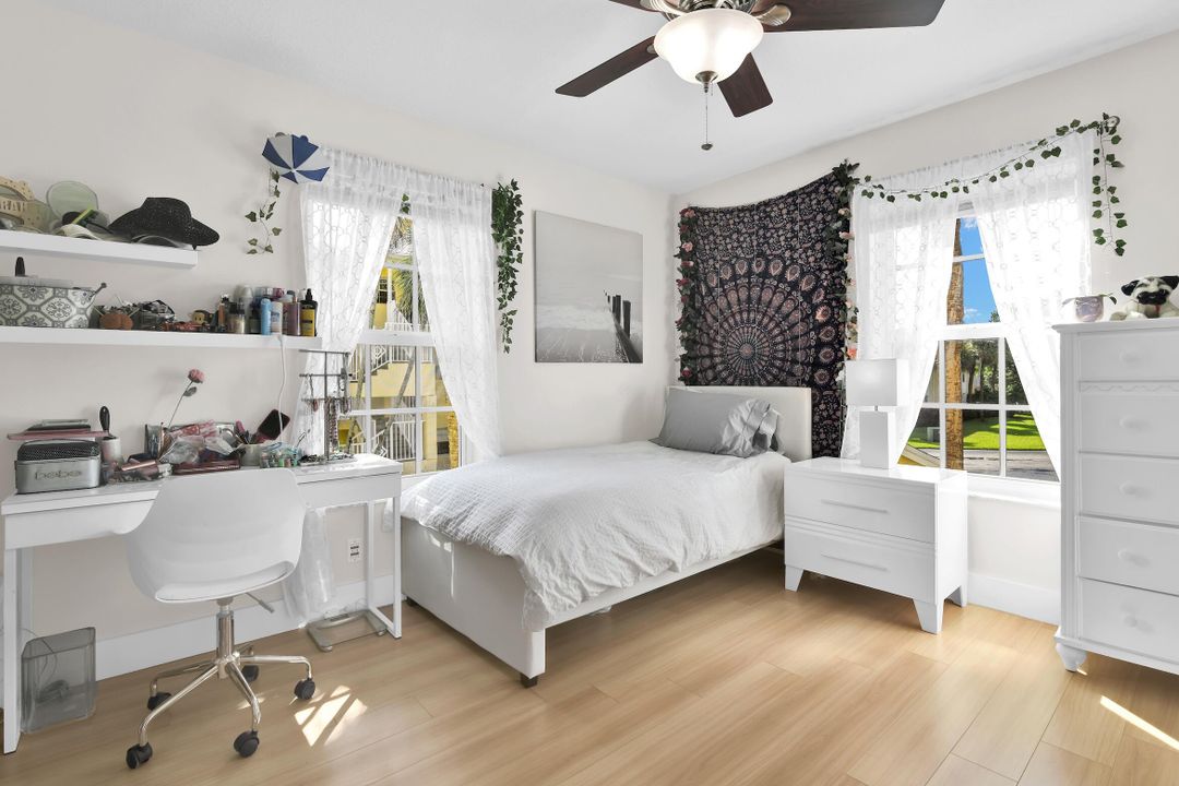 Active With Contract: $310,000 (2 beds, 2 baths, 981 Square Feet)