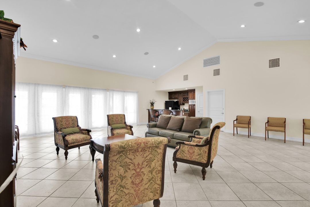 Active With Contract: $310,000 (2 beds, 2 baths, 981 Square Feet)