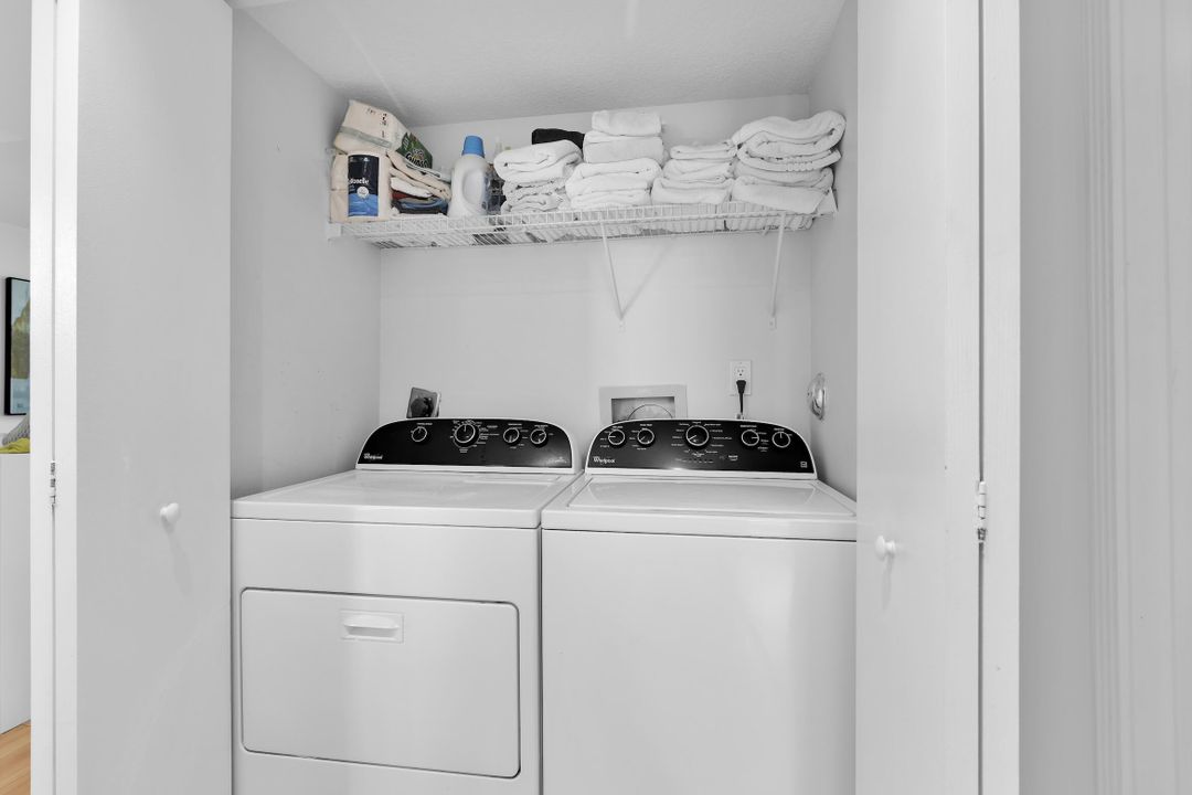 Active With Contract: $310,000 (2 beds, 2 baths, 981 Square Feet)