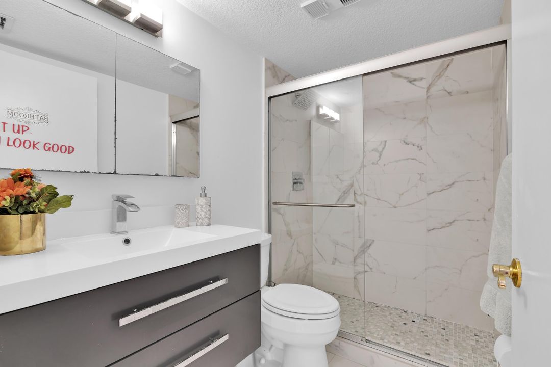 Active With Contract: $310,000 (2 beds, 2 baths, 981 Square Feet)