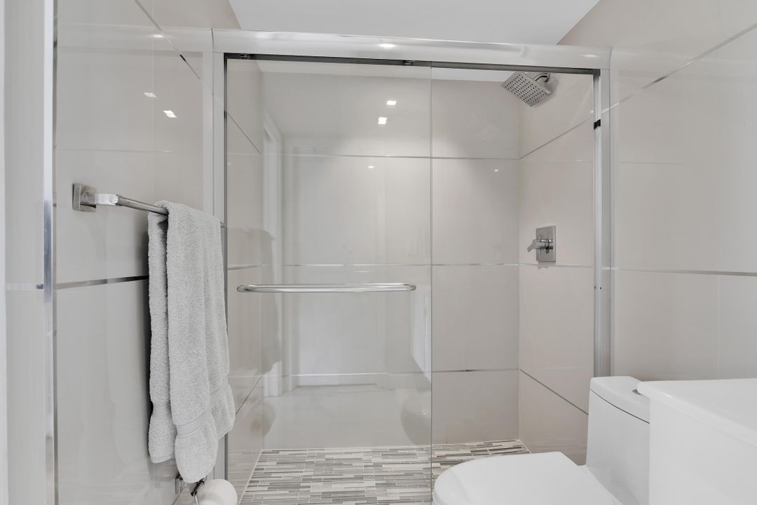 Active With Contract: $310,000 (2 beds, 2 baths, 981 Square Feet)