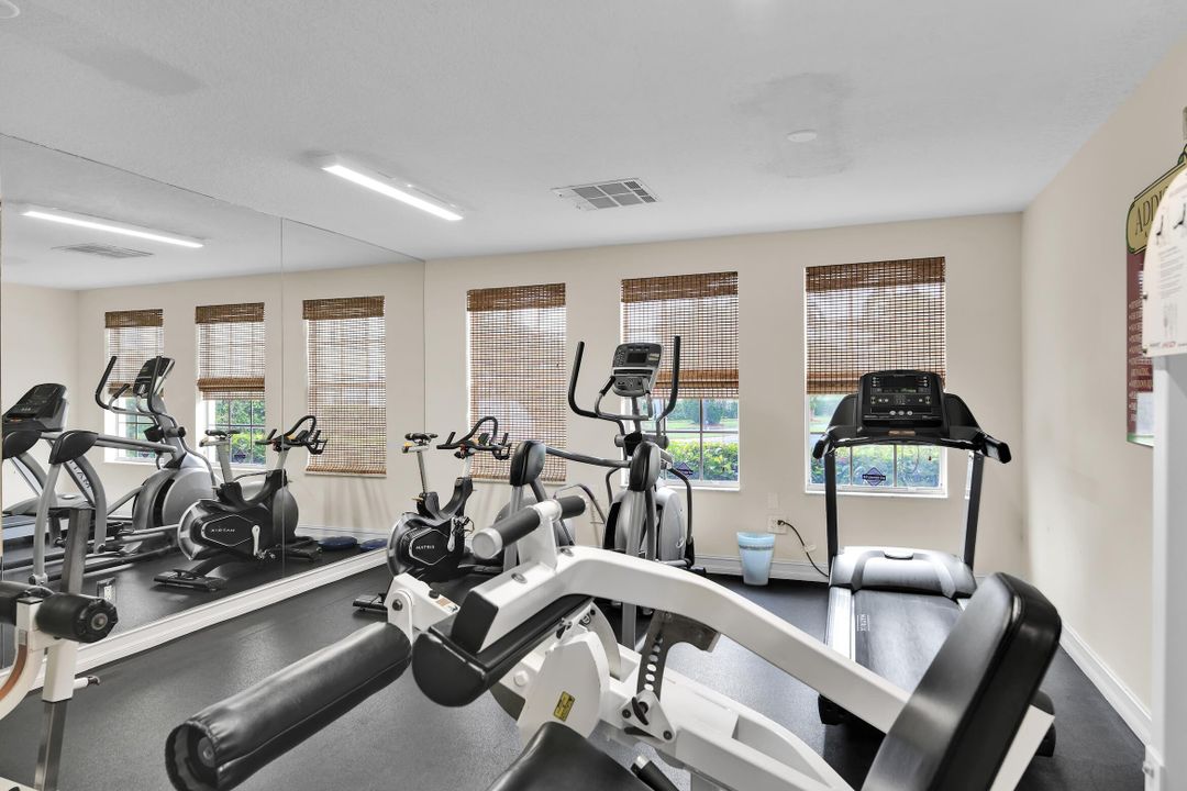 Active With Contract: $310,000 (2 beds, 2 baths, 981 Square Feet)