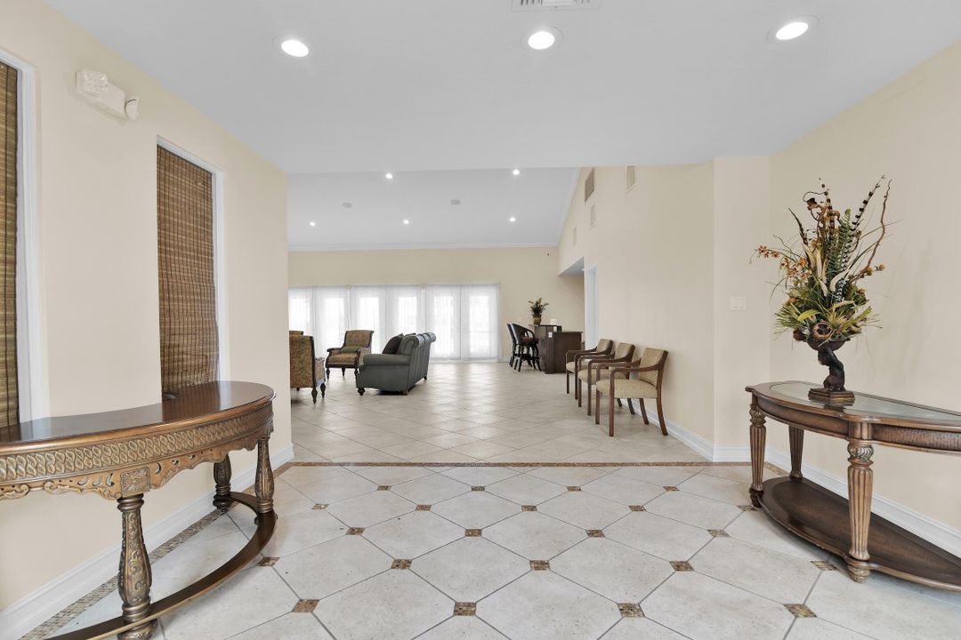 Active With Contract: $310,000 (2 beds, 2 baths, 981 Square Feet)