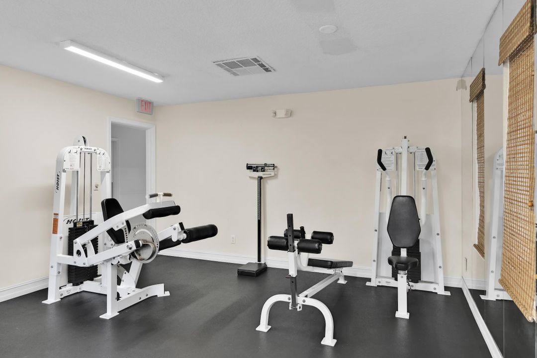 Active With Contract: $310,000 (2 beds, 2 baths, 981 Square Feet)