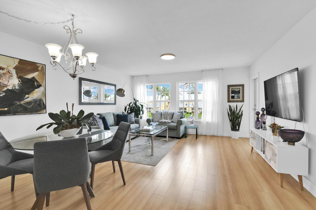 Active With Contract: $310,000 (2 beds, 2 baths, 981 Square Feet)