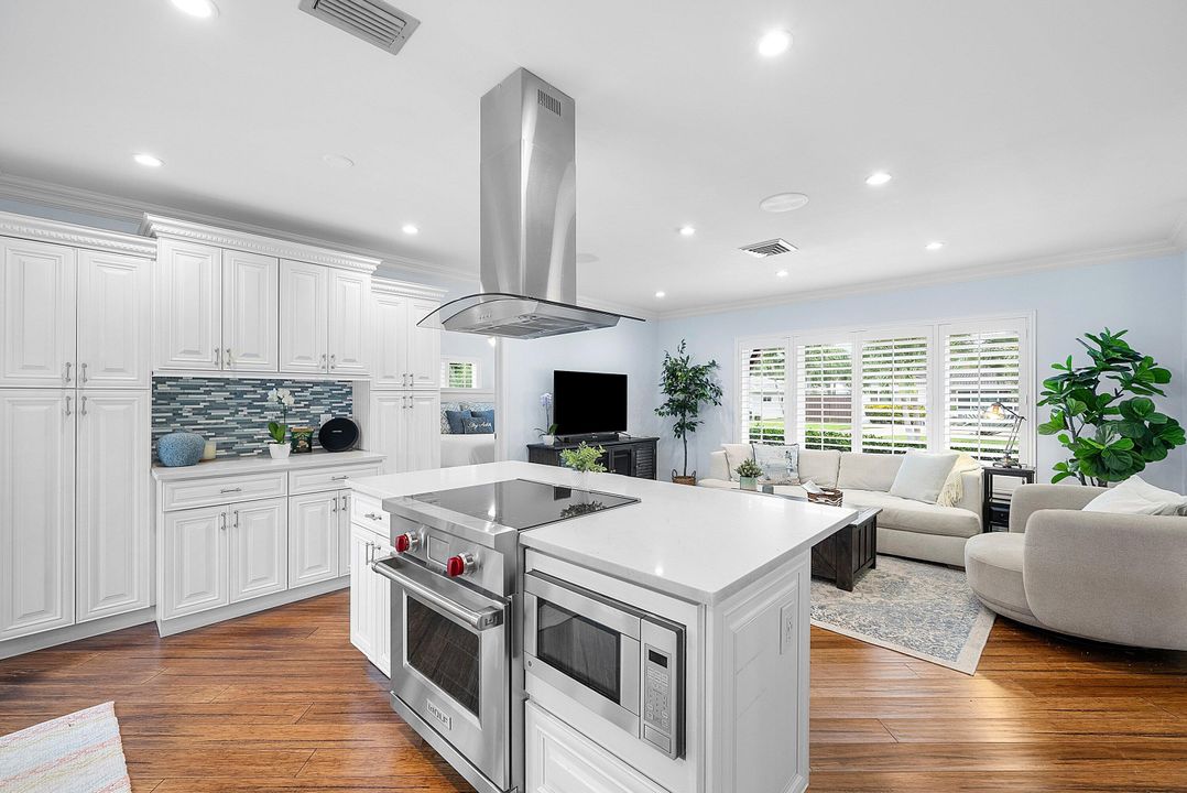 Recently Sold: $1,095,000 (5 beds, 3 baths, 1794 Square Feet)