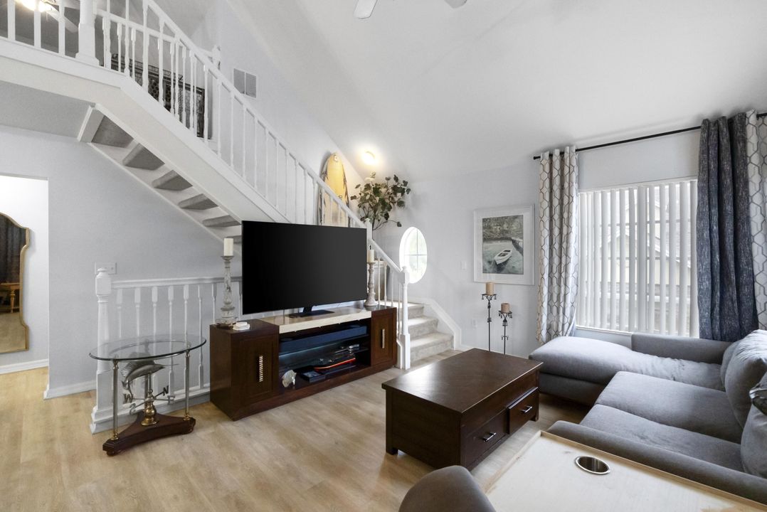 待售: $239,000 (2 贝兹, 2 浴室, 1298 平方英尺)