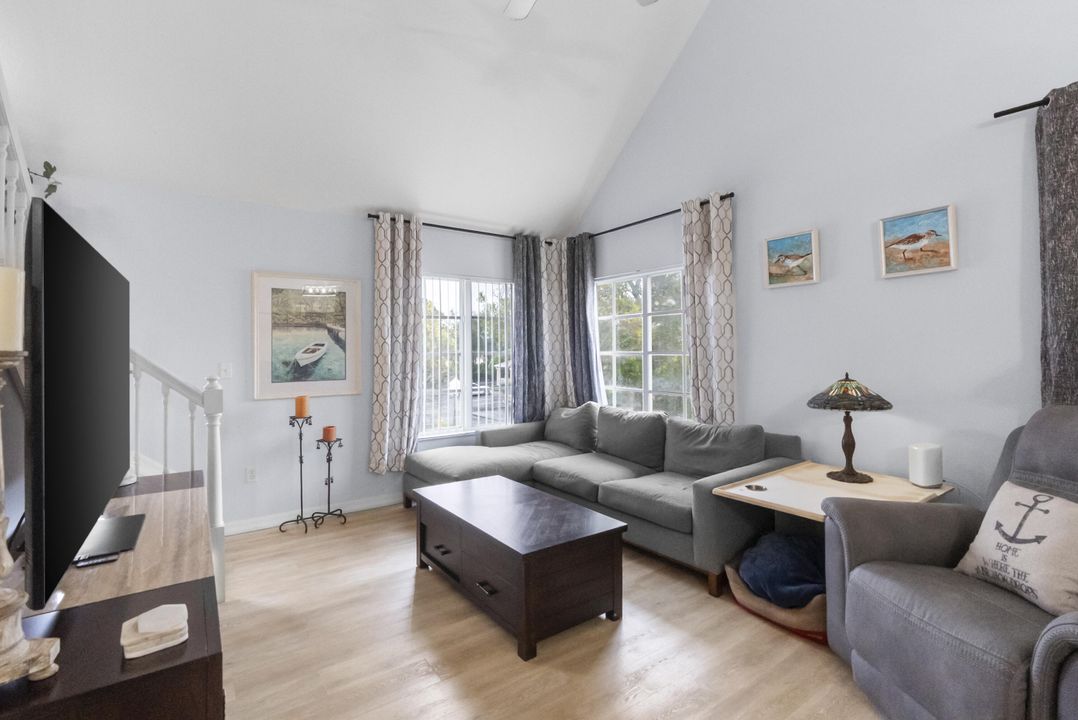 待售: $239,000 (2 贝兹, 2 浴室, 1298 平方英尺)